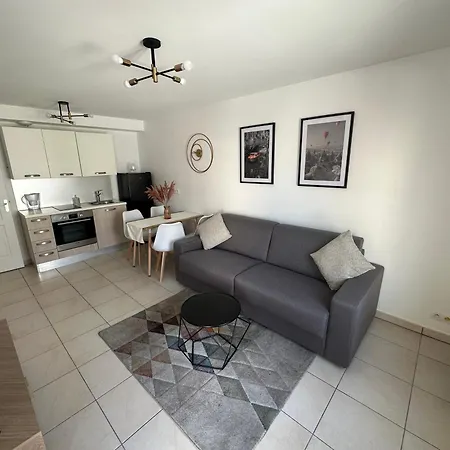 Apartment Cosy 2 Pieces A 1min A Pied De La Et Proximite De La Gare De Train *