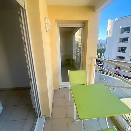 아파트 Cosy Apartment, 1 Min Walk To Beach, Heart Of