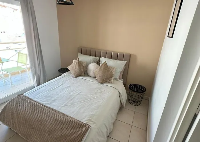 Cosy 2 Pieces A 1min A Pied De La Et Proximite De La Gare De Train Apartment Juan-les-Pins