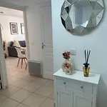 Lägenhet Cosy Apartment, 1 Min Walk To Beach, Heart Of *