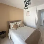 Lägenhet Cosy Apartment, 1 Min Walk To Beach, Heart Of