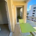 Lägenhet Cosy Apartment, 1 Min Walk To Beach, Heart Of