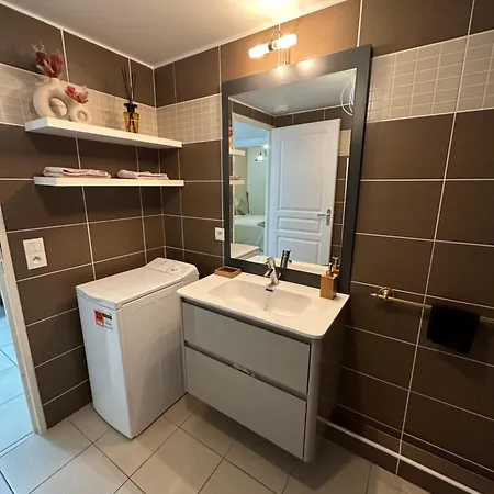 Cosy Apartment, 1 Min Walk To Beach, Heart Of Apartment