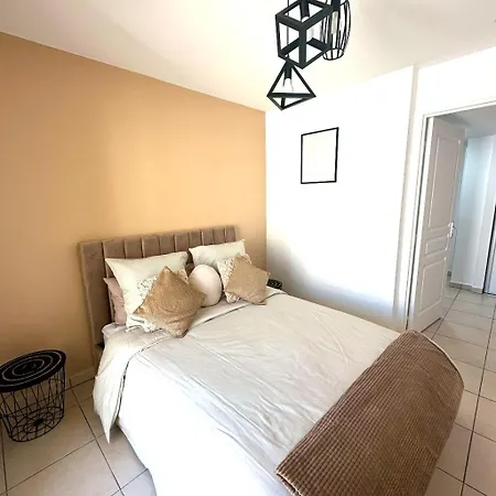 Lägenhet Cosy Apartment, 1 Min Walk To Beach, Heart Of