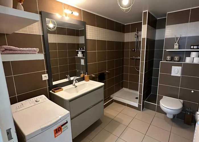 Cosy Apartment, 1 Min Walk To Beach, Heart Of Apartment *